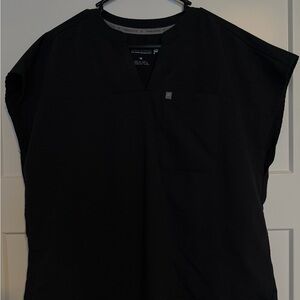 Women’s evolve scrub top